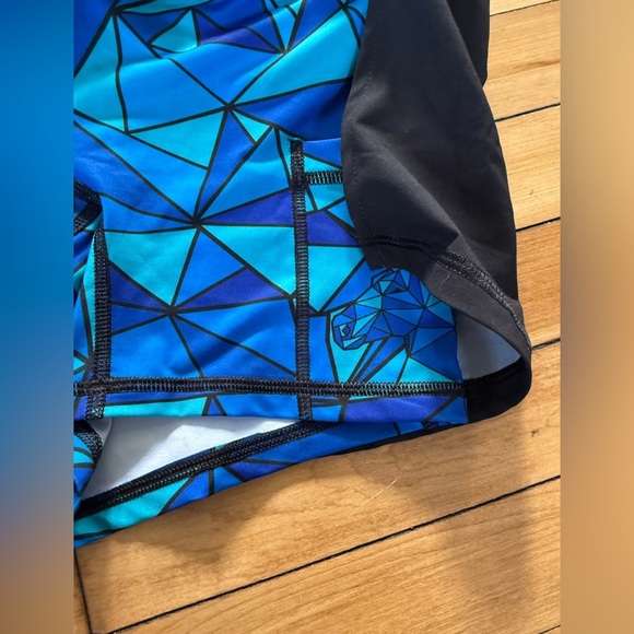 Ink burn skort black with blue patterned shorts - Picture 3 of 8